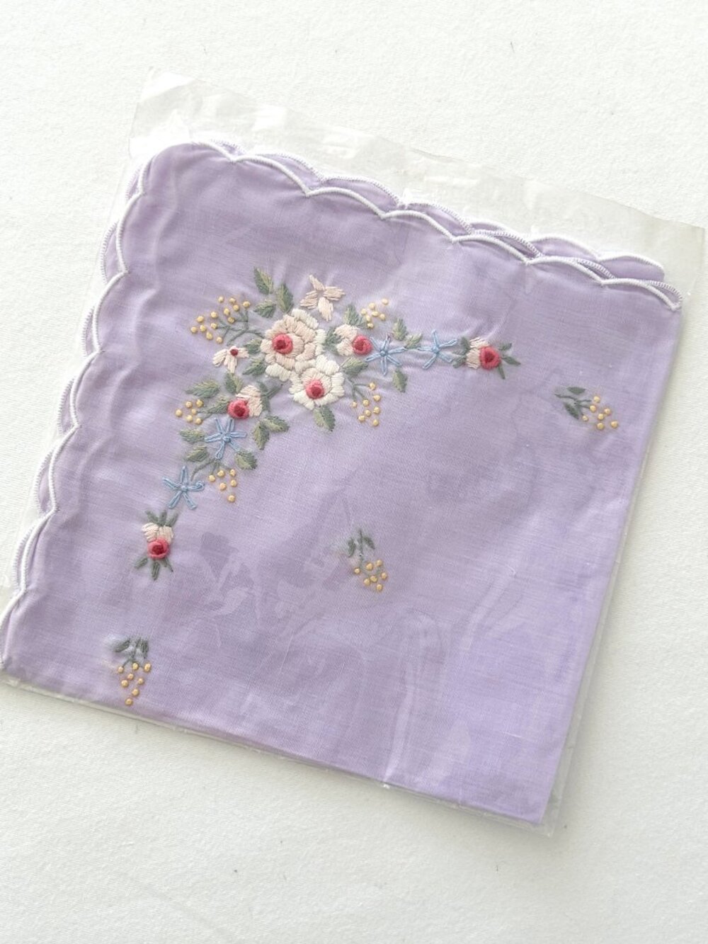 Vintage Ladies Handkerchief Embroidered Floral Purple Scalloped Edge Hankie NOS